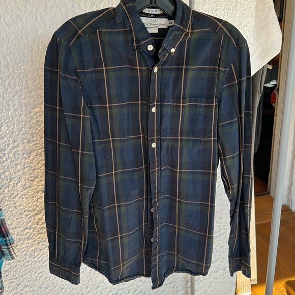 H&M men small button up! - Picture 3 of 3